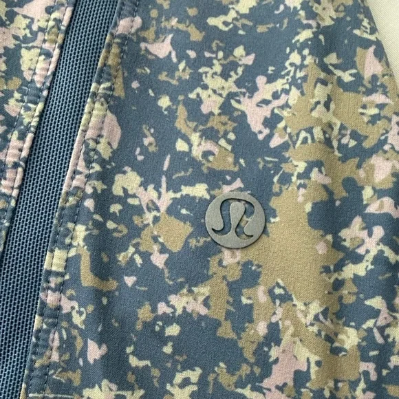 LULULEMON Pace Breaker Linerless Short 5" - Discord Oasis Multi - M - Picture 6 of 13